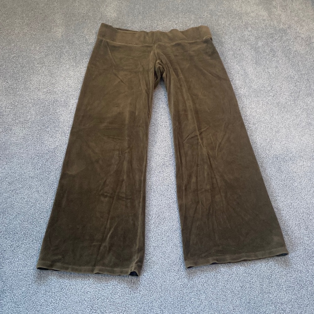 Green Juicy Couture pants. Size L.